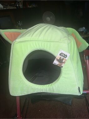 Star Wars Kids Yoda-Themed Plush pet tent bed